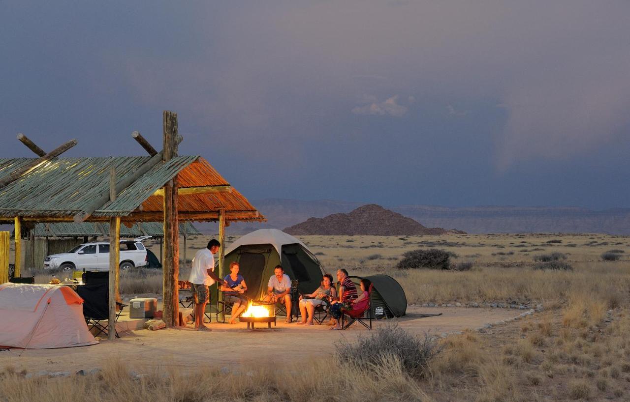 Sossus Oasis Campsite Сесрием Экстерьер фото