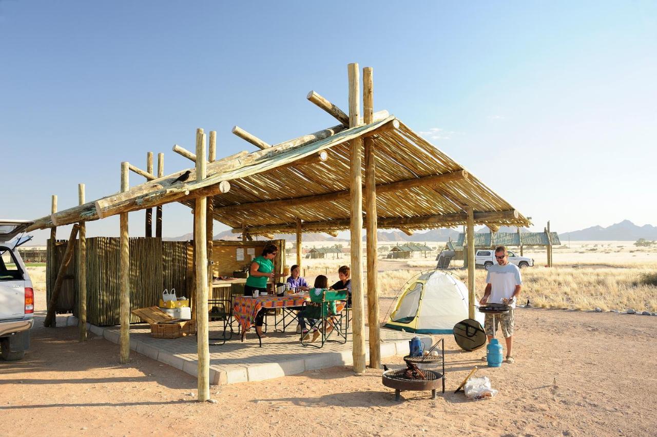 Sossus Oasis Campsite Сесрием Экстерьер фото