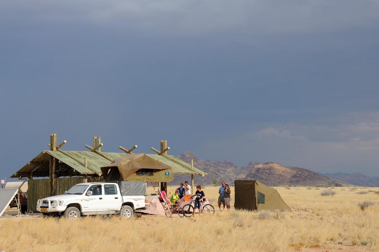 Sossus Oasis Campsite Сесрием Экстерьер фото